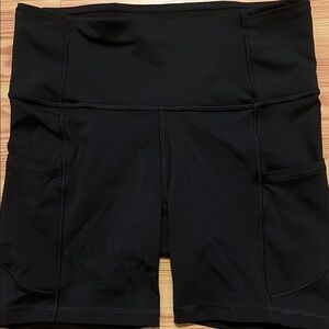 Lululemon athletic shorts, 7 pockets